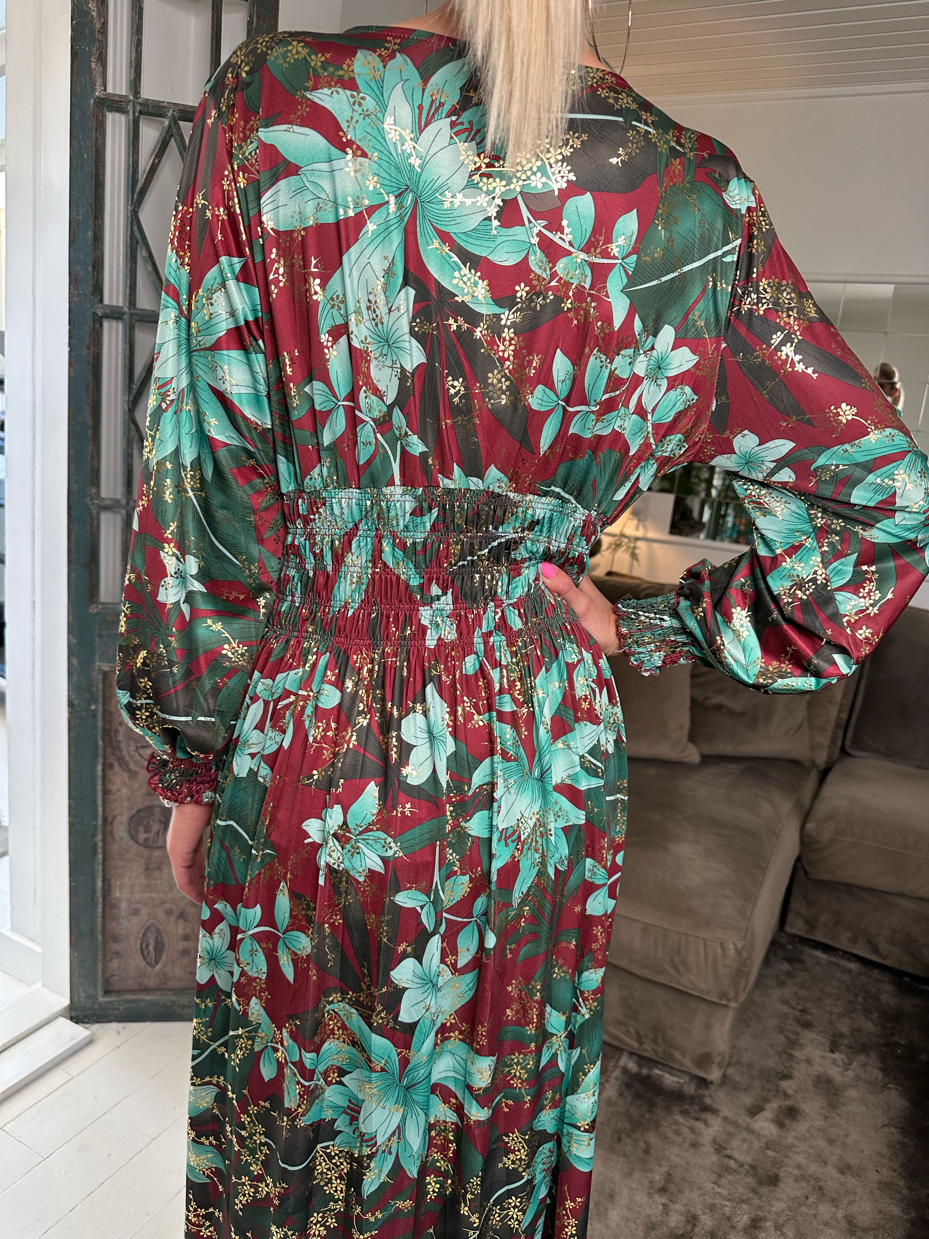 Pams L/S - Lang elastisk kjole i krølfrit stof med lange ærmer